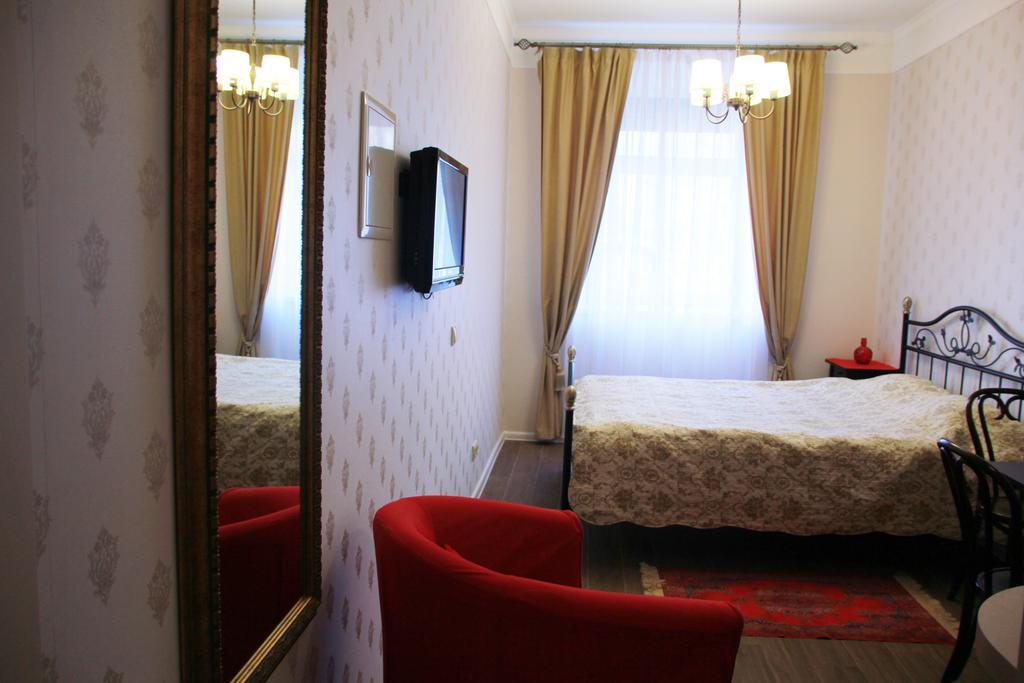 Vilnius Symphony Apartments Room photo